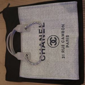 Tote Bag, BNWT silver/grey with handles and chains.